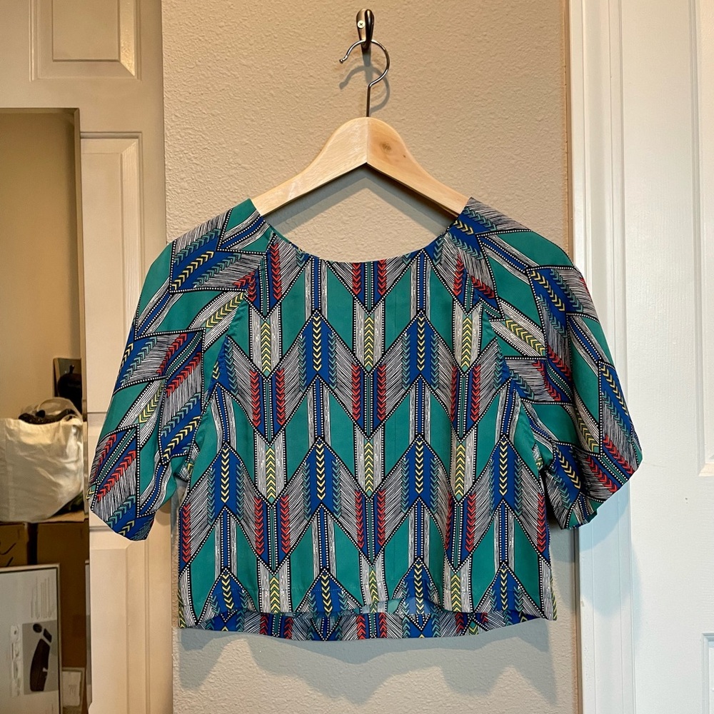Crop boxy style tee in geometric print
